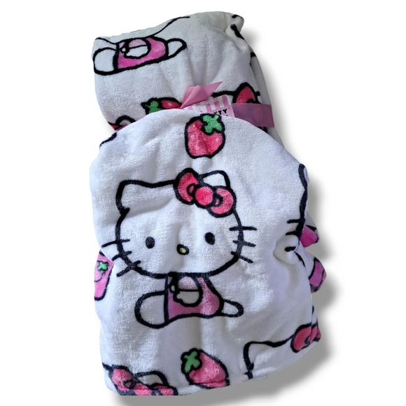 Sanrio Hello Kitty Blanket Throws White w/Strawberry Drink 60in. x 70in. NWT - Picture 4 of 7